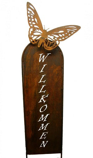 Schild Willkommen mit Schmetterling