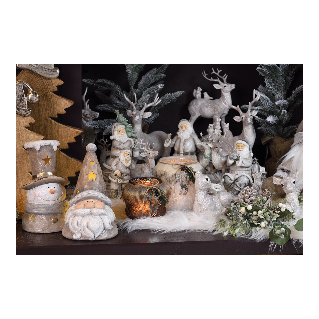 Weihnachtsmannszene mit Tieren aus Poly Silber (B/H/T) 16x19x13cm